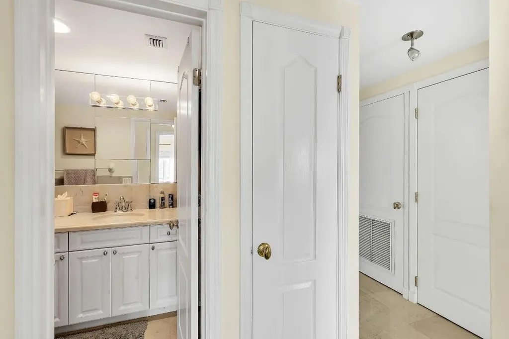 250 N Bradley Place Palm Beach FL 33480