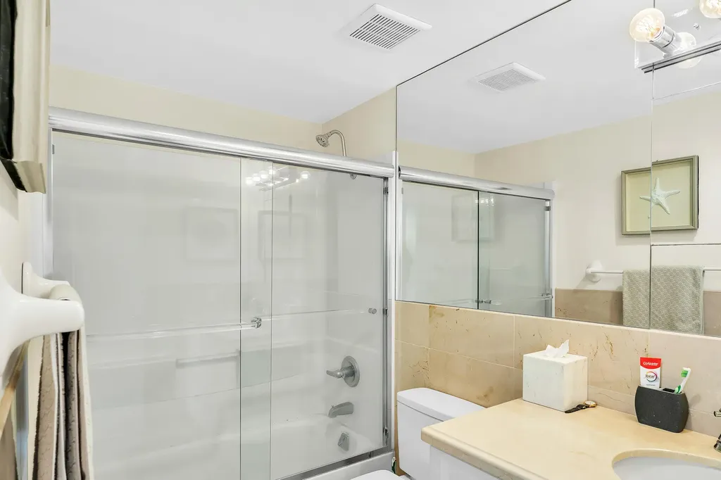 250 N Bradley Place Palm Beach FL 33480
