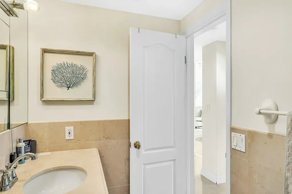 250 N Bradley Place Palm Beach FL 33480