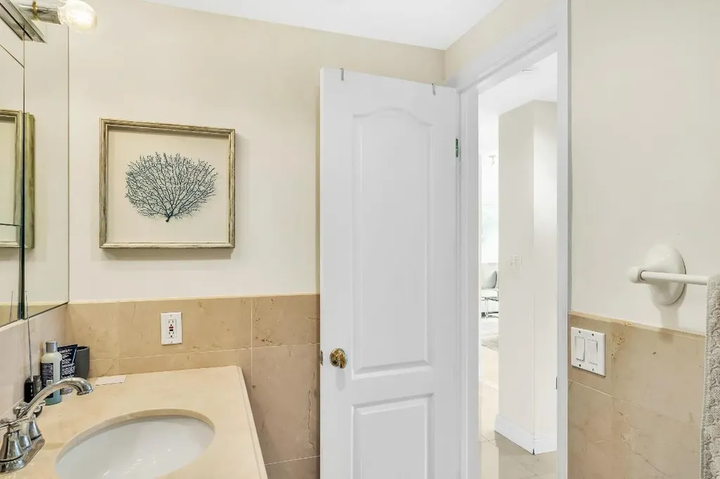 250 N Bradley Place Palm Beach FL 33480