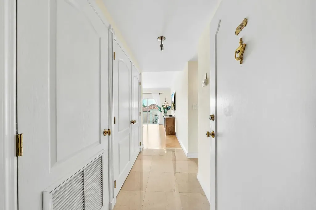 250 N Bradley Place Palm Beach FL 33480