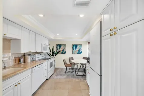 250 N Bradley Place Palm Beach FL 33480