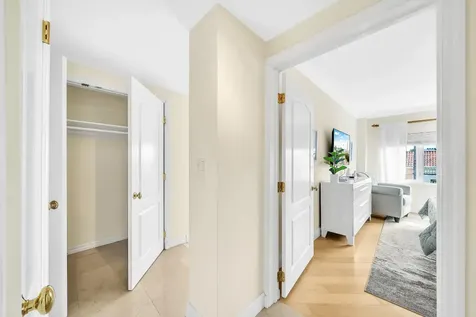 250 N Bradley Place Palm Beach FL 33480