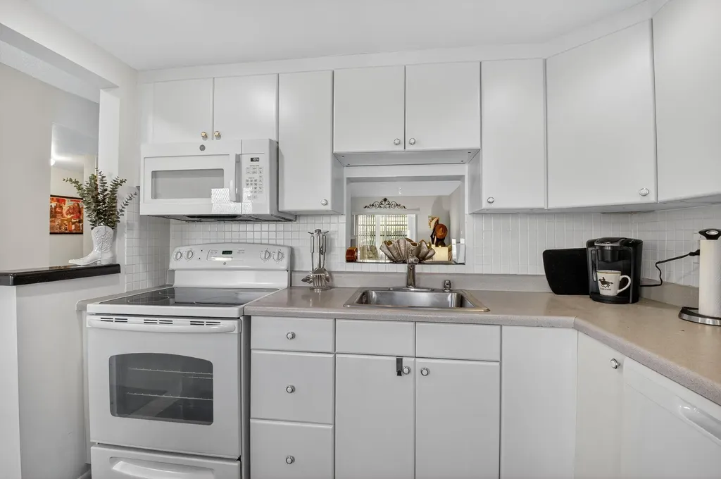 2152 NE 1st Way Boynton Beach FL 33435
