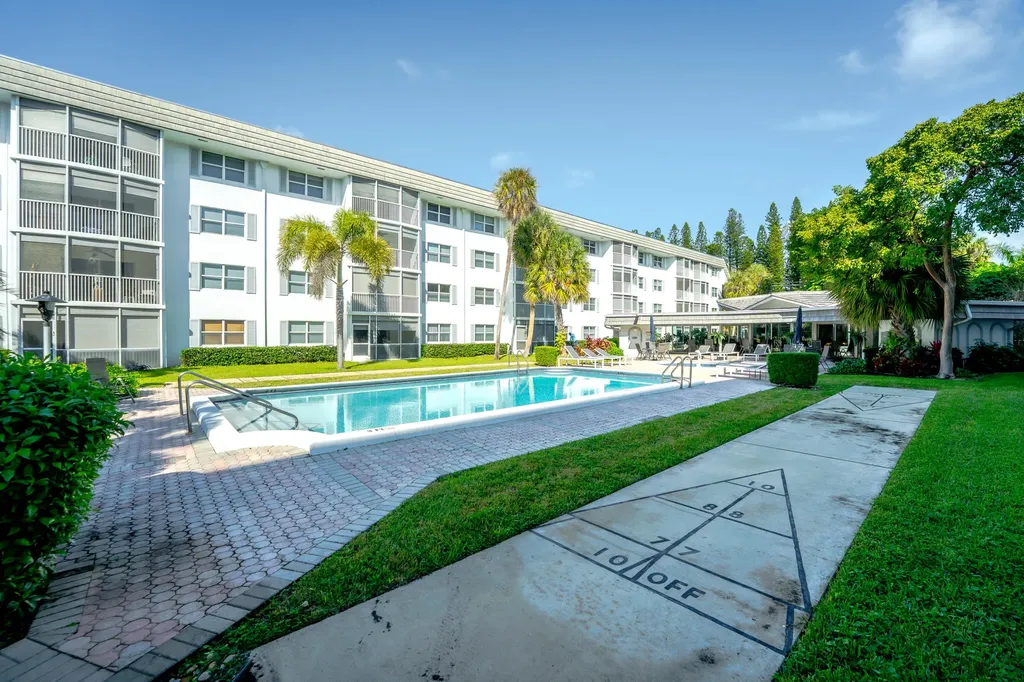 800 E Camino Real Boca Raton FL 33432