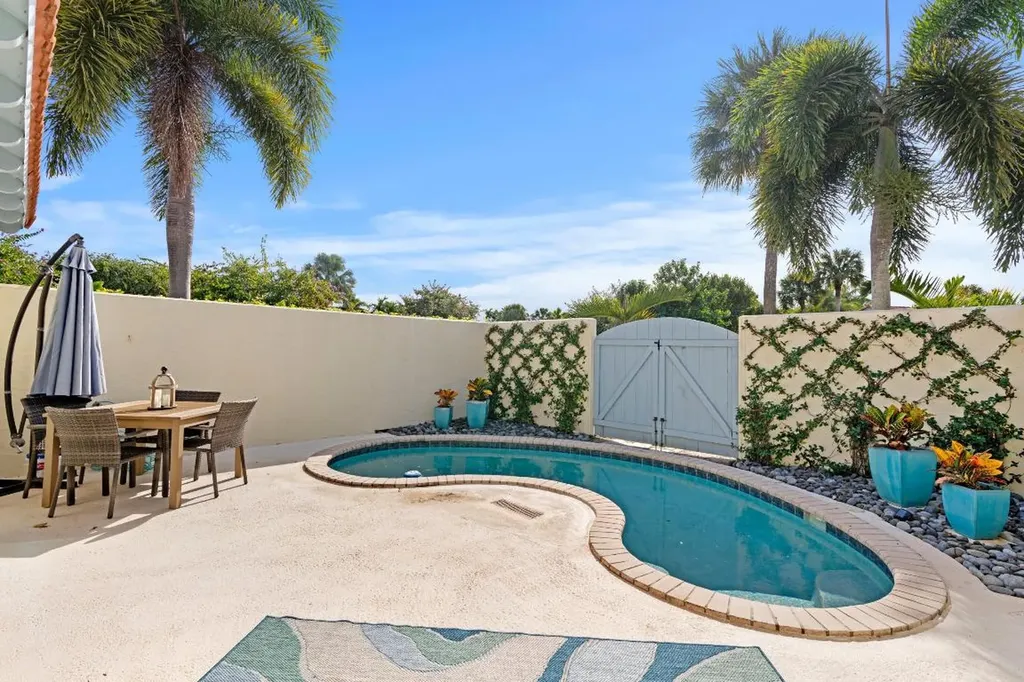 2211 Las Casitas Drive Wellington FL 33414