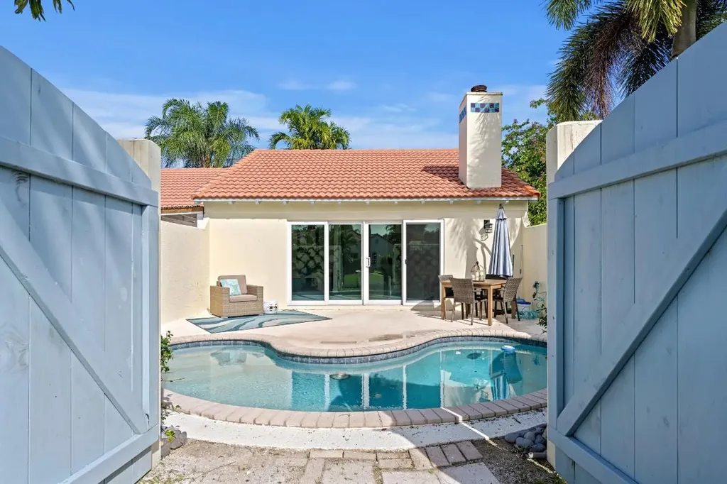 2211 Las Casitas Drive Wellington FL 33414