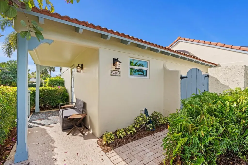 2211 Las Casitas Drive Wellington FL 33414
