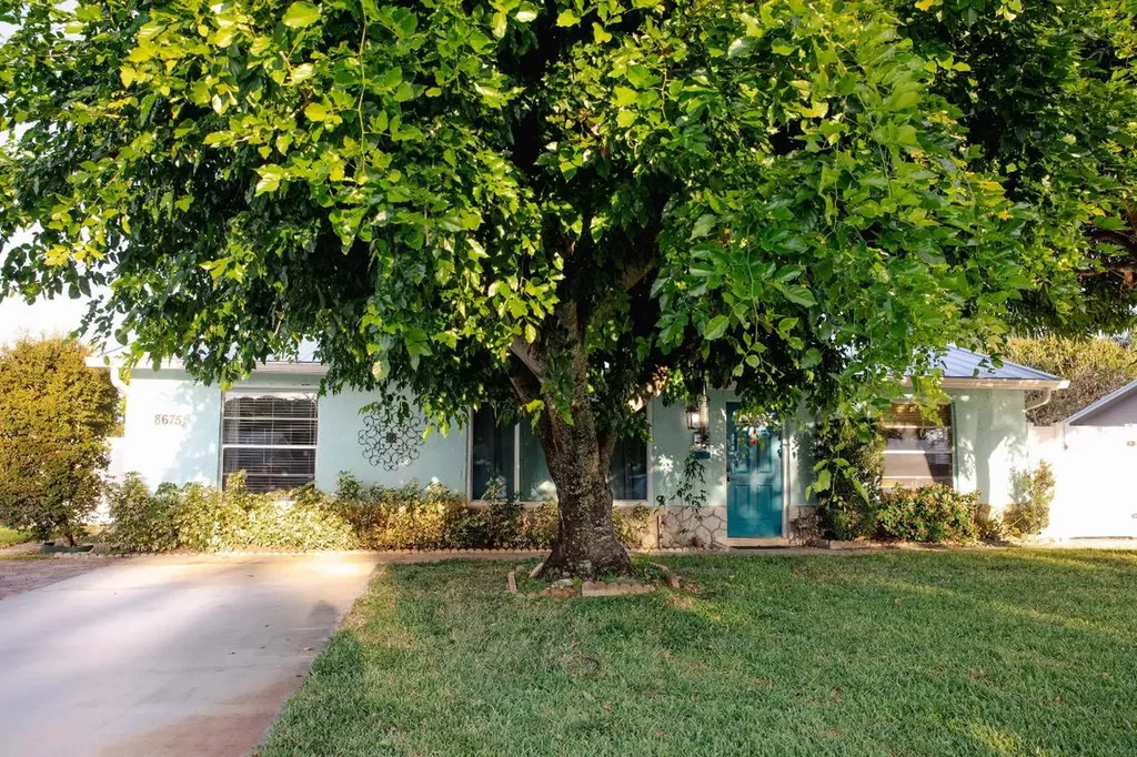 8675 SE Keathley Court Hobe Sound FL 33455