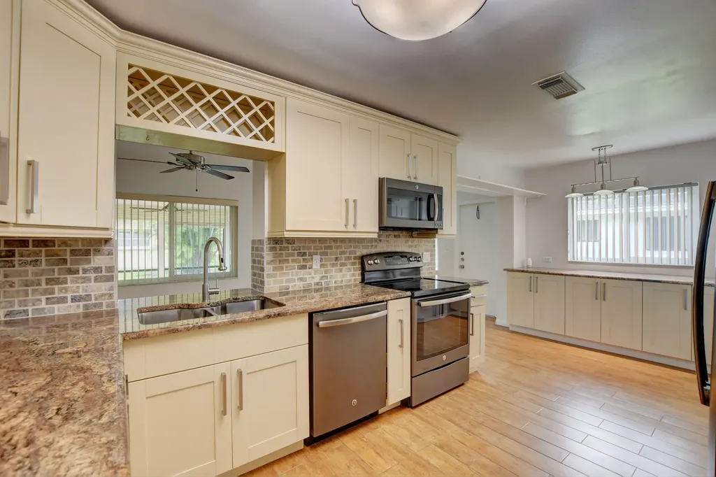 6347 Country Wood Way Delray Beach FL 33484