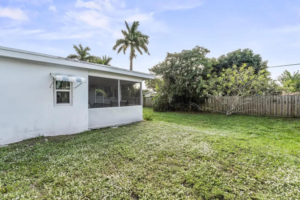 337 E Lake Road Palm Springs FL 33461