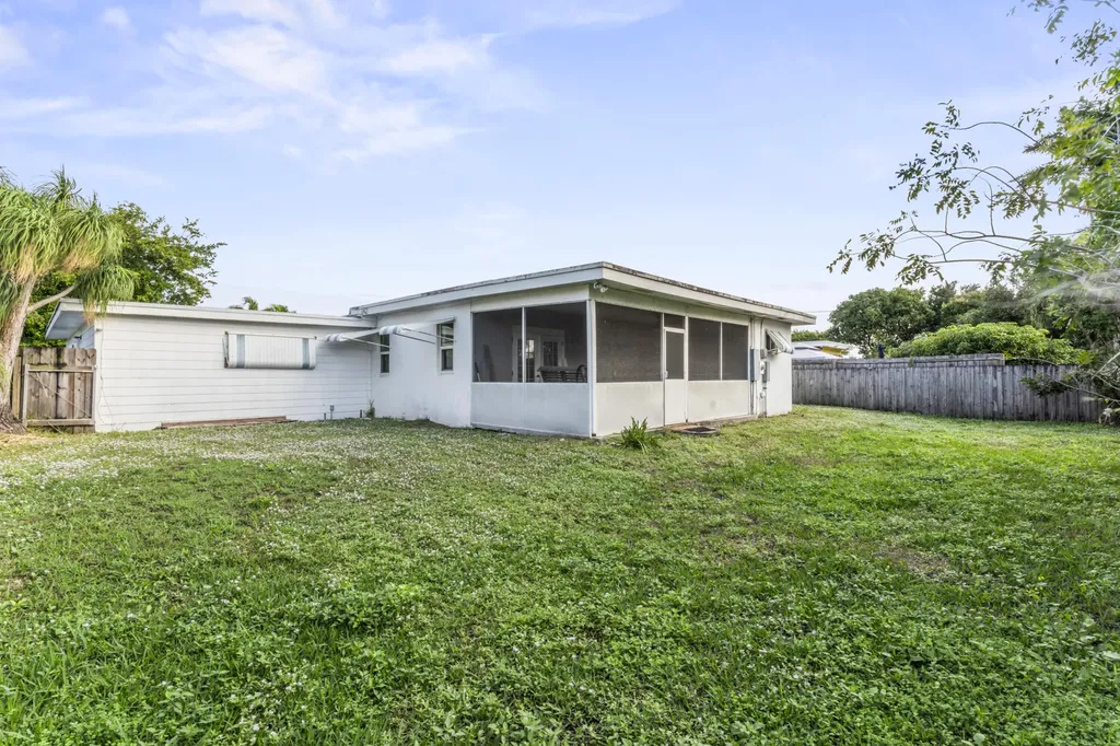 337 E Lake Road Palm Springs FL 33461