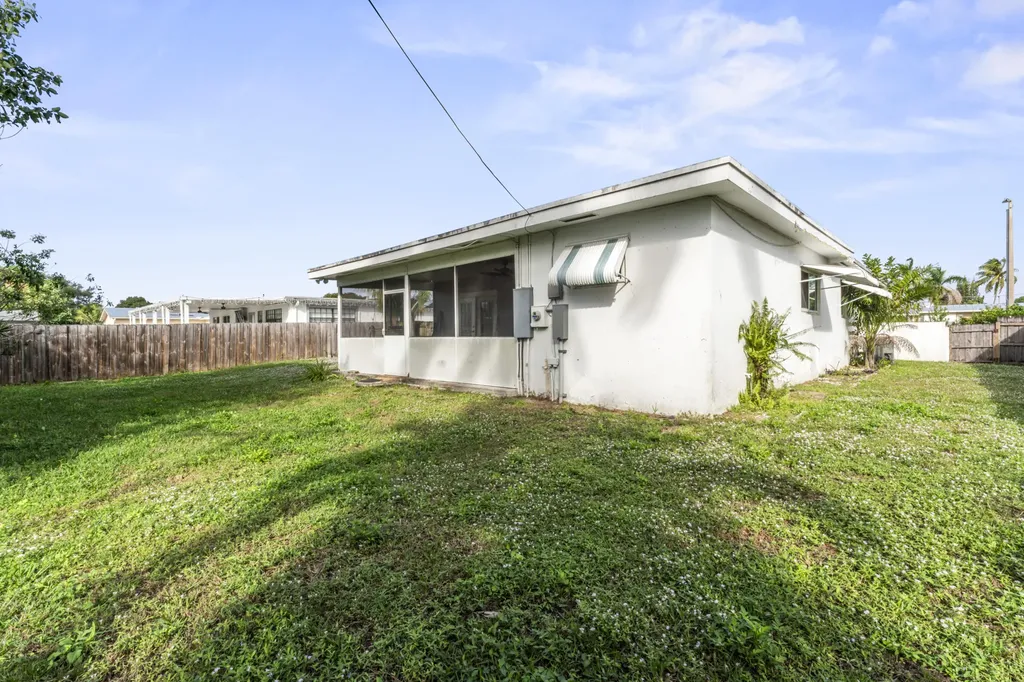 337 E Lake Road Palm Springs FL 33461