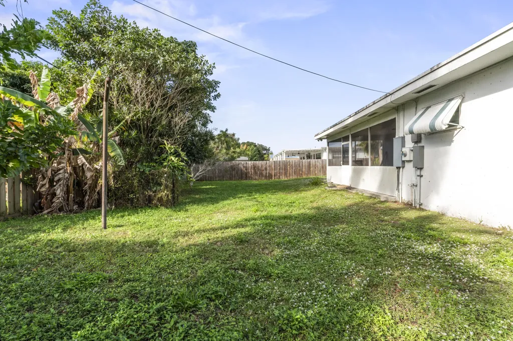 337 E Lake Road Palm Springs FL 33461