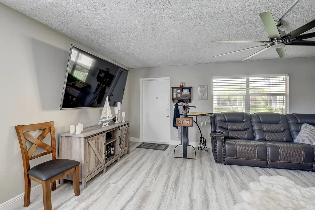 151 Saxony D Delray Beach FL 33446