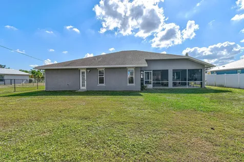 971 SW Mccomb Avenue Port St Lucie FL 34953