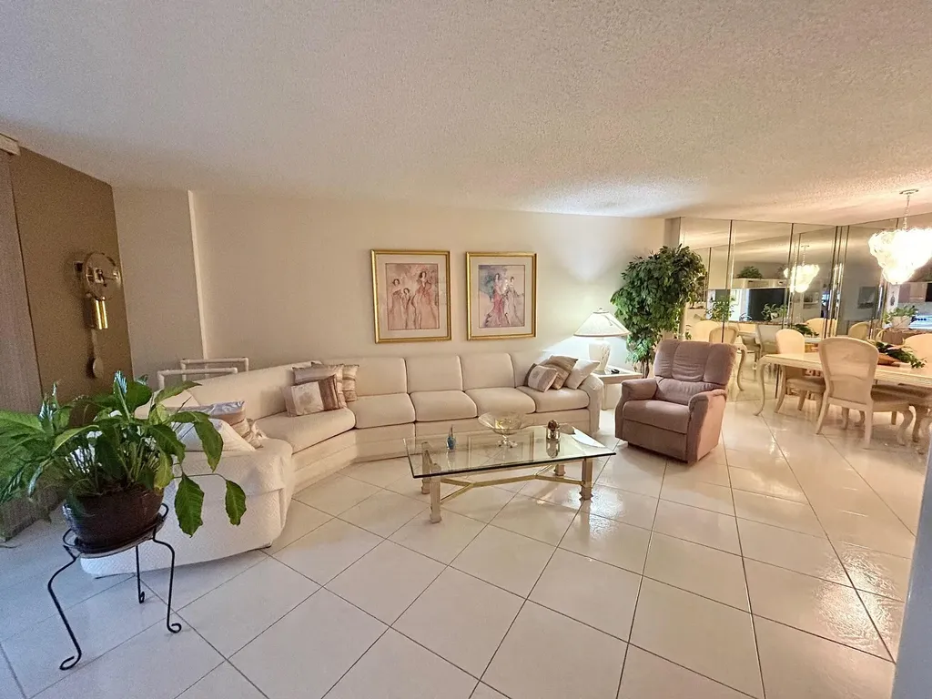 4725 Lucerne Lakes Boulevard E Lake Worth FL 33467