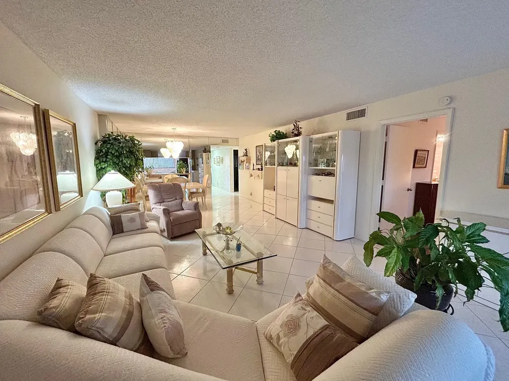 4725 Lucerne Lakes Boulevard E Lake Worth FL 33467