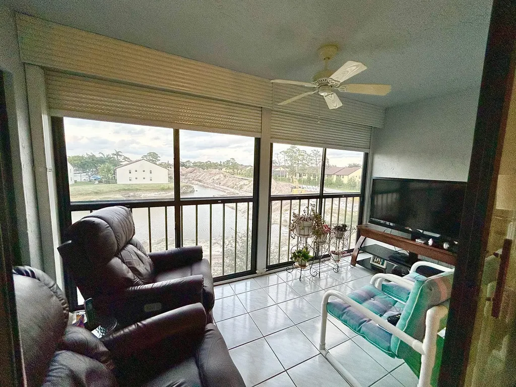 4725 Lucerne Lakes Boulevard E Lake Worth FL 33467