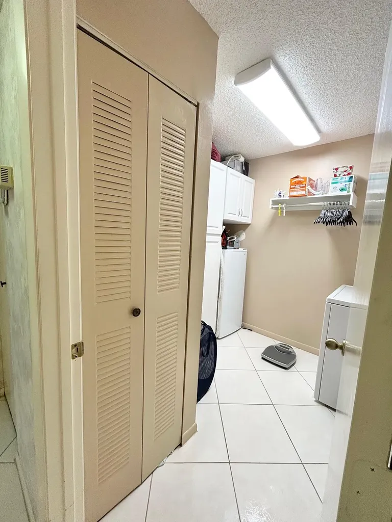 4725 Lucerne Lakes Boulevard E Lake Worth FL 33467