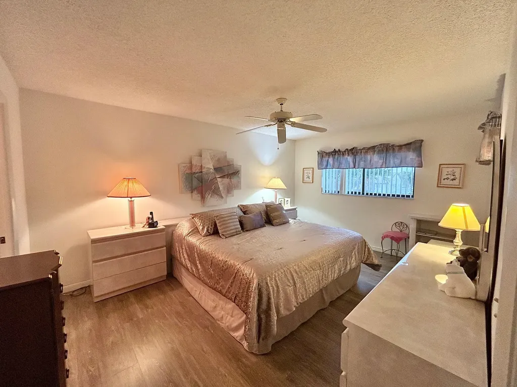 4725 Lucerne Lakes Boulevard E Lake Worth FL 33467