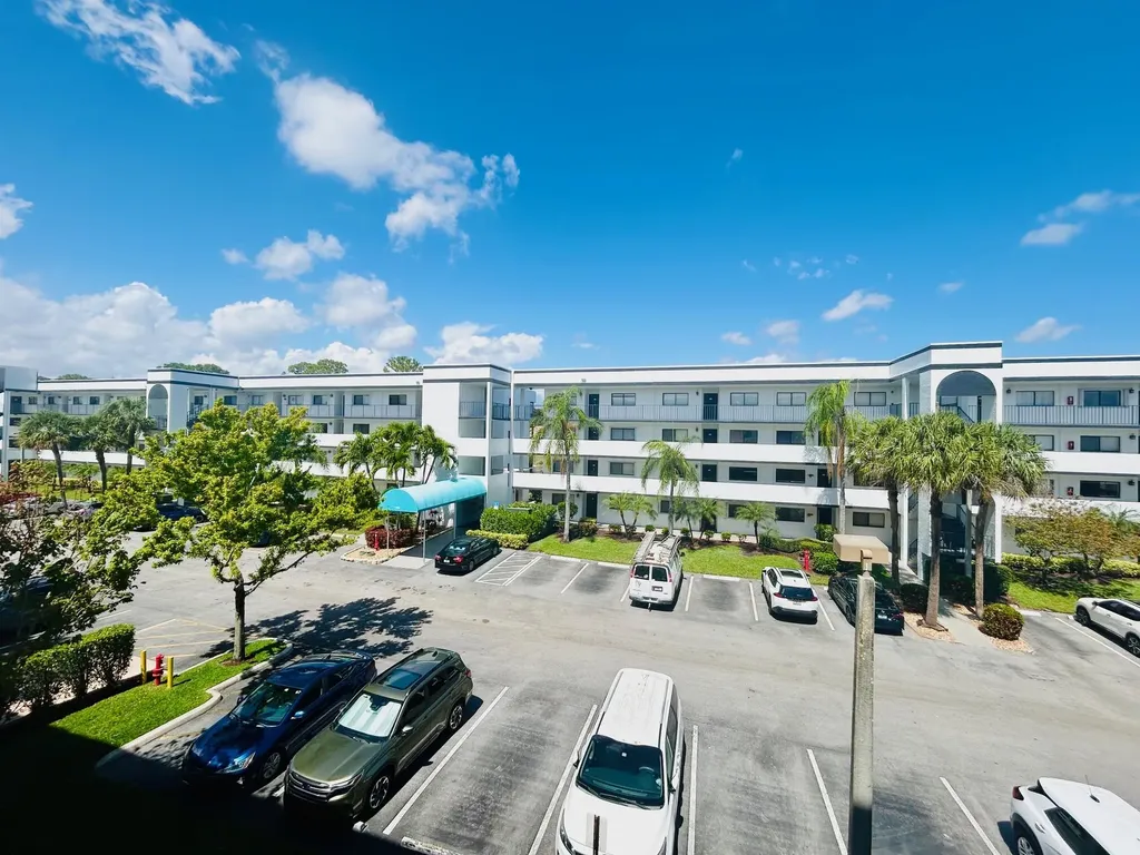 4725 Lucerne Lakes Boulevard E Lake Worth FL 33467