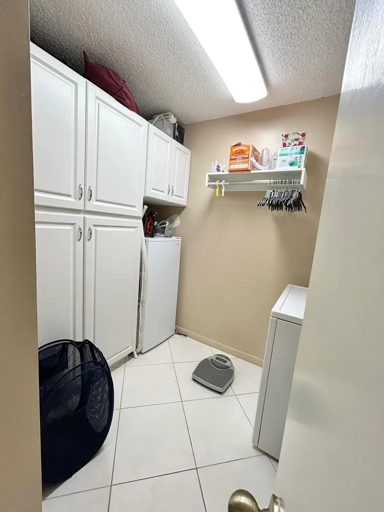 4725 Lucerne Lakes Boulevard E Lake Worth FL 33467