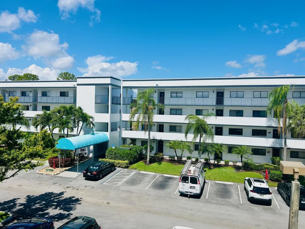 4725 Lucerne Lakes Boulevard E Lake Worth FL 33467