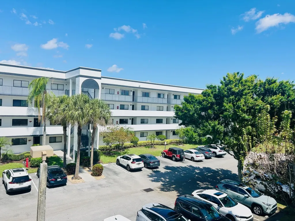 4725 Lucerne Lakes Boulevard E Lake Worth FL 33467
