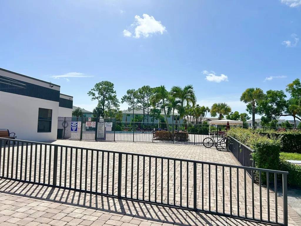 4725 Lucerne Lakes Boulevard E Lake Worth FL 33467