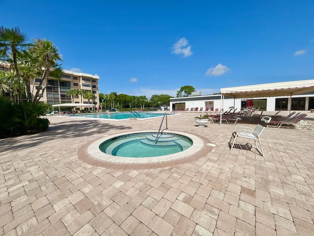 4725 Lucerne Lakes Boulevard E Lake Worth FL 33467