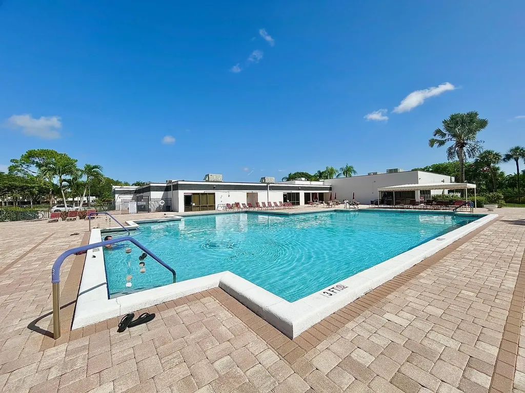 4725 Lucerne Lakes Boulevard E Lake Worth FL 33467