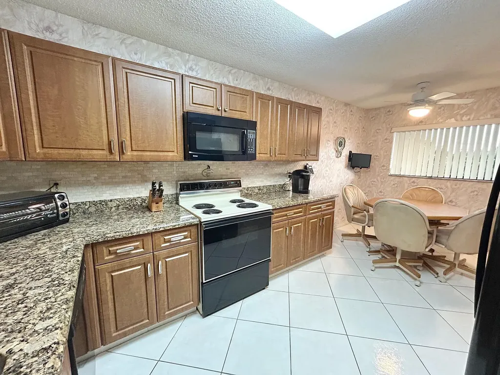 4725 Lucerne Lakes Boulevard E Lake Worth FL 33467