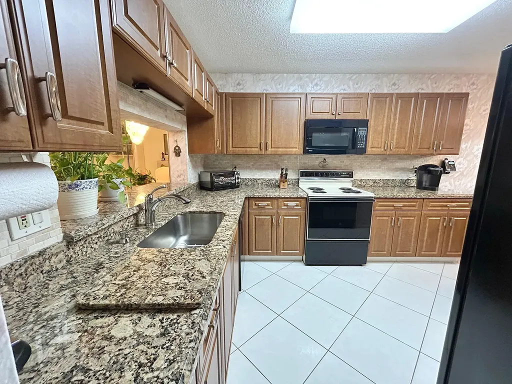 4725 Lucerne Lakes Boulevard E Lake Worth FL 33467