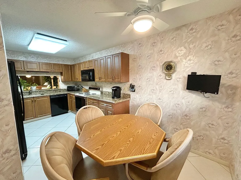 4725 Lucerne Lakes Boulevard E Lake Worth FL 33467