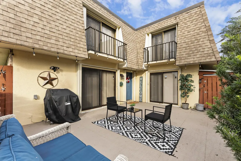 2949 SW 22nd Avenue Delray Beach FL 33445