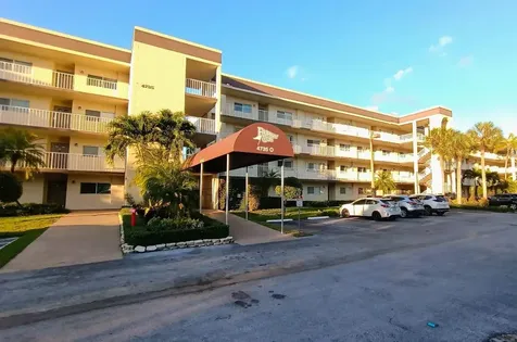 4735 E Lucerne Lakes Boulevard E Lake Worth FL 33467