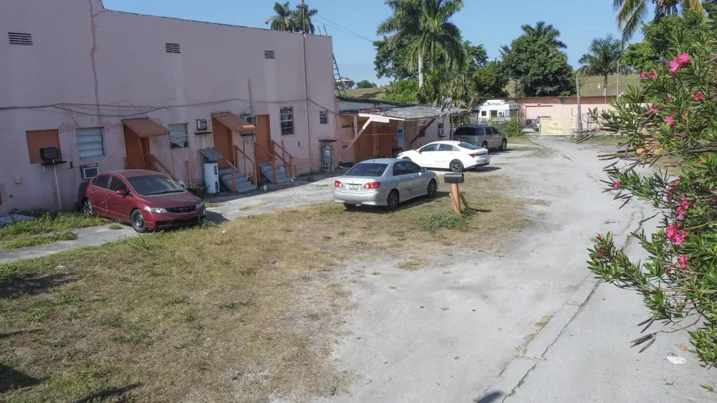 185 E Main Street Pahokee FL 33476