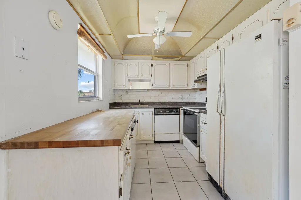 180 Saxony D Delray Beach FL 33446
