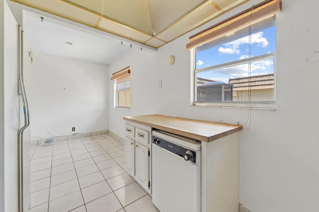 180 Saxony D Delray Beach FL 33446