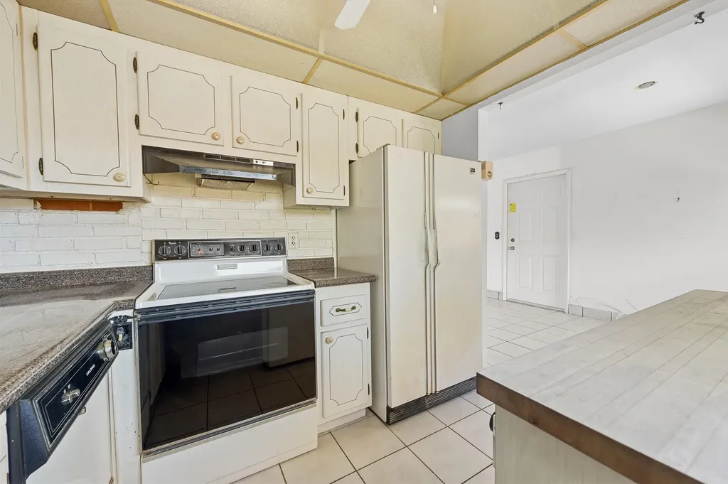 180 Saxony D Delray Beach FL 33446