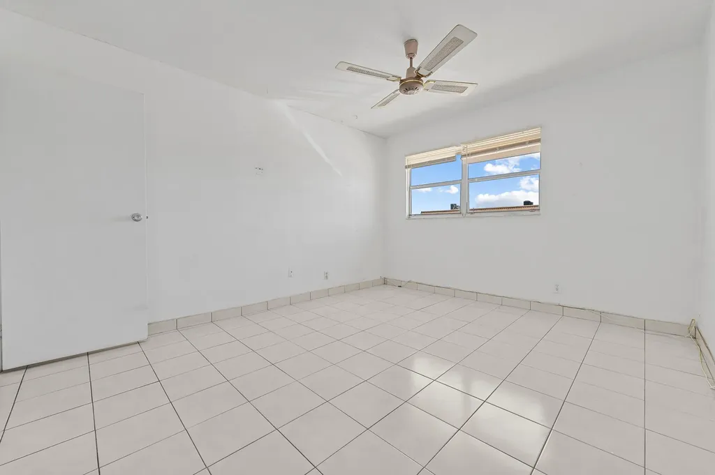 180 Saxony D Delray Beach FL 33446