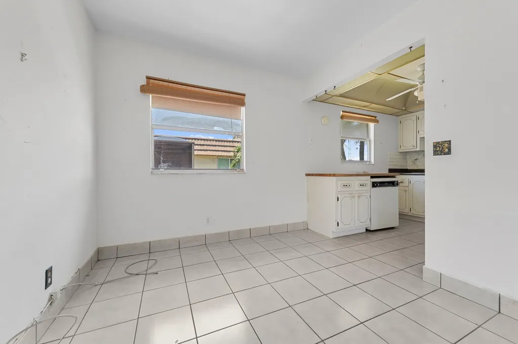 180 Saxony D Delray Beach FL 33446
