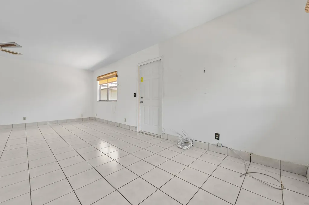 180 Saxony D Delray Beach FL 33446