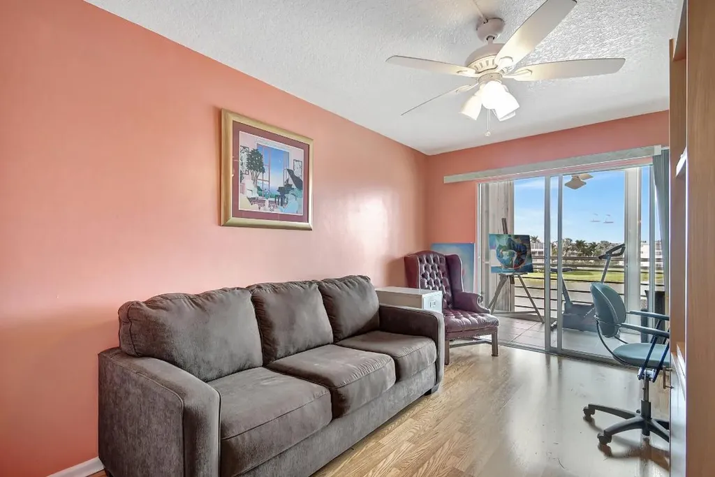 4089 Guildford E Boca Raton FL 33434