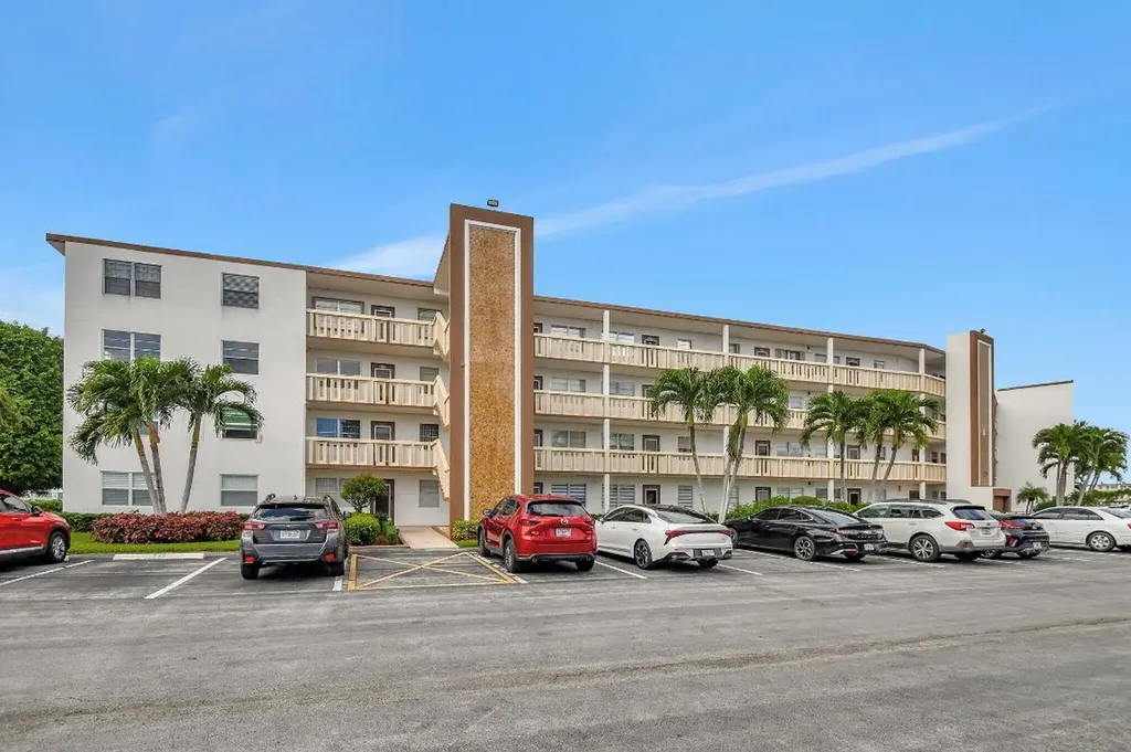 4089 Guildford E Boca Raton FL 33434