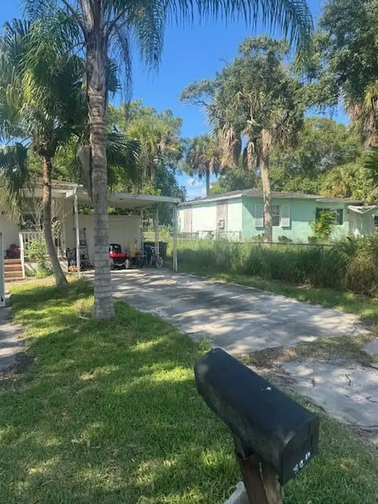 807 Texas Court Fort Pierce FL 34950