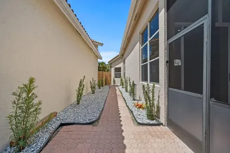 6682 NW 25th Way Boca Raton FL 33496