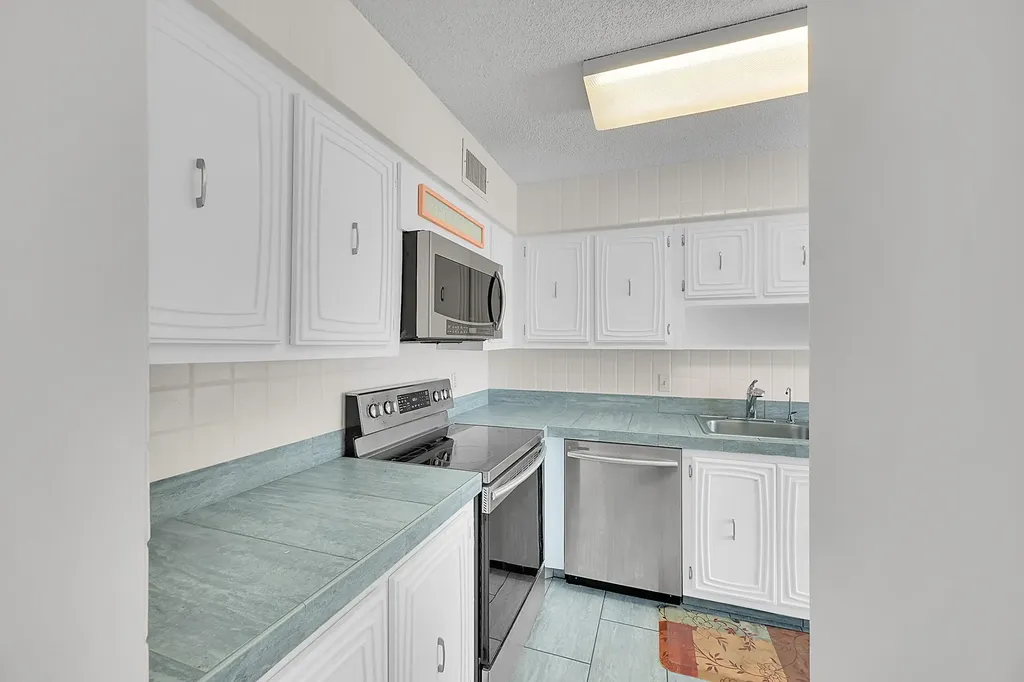 13791 Flora Place Delray Beach FL 33484