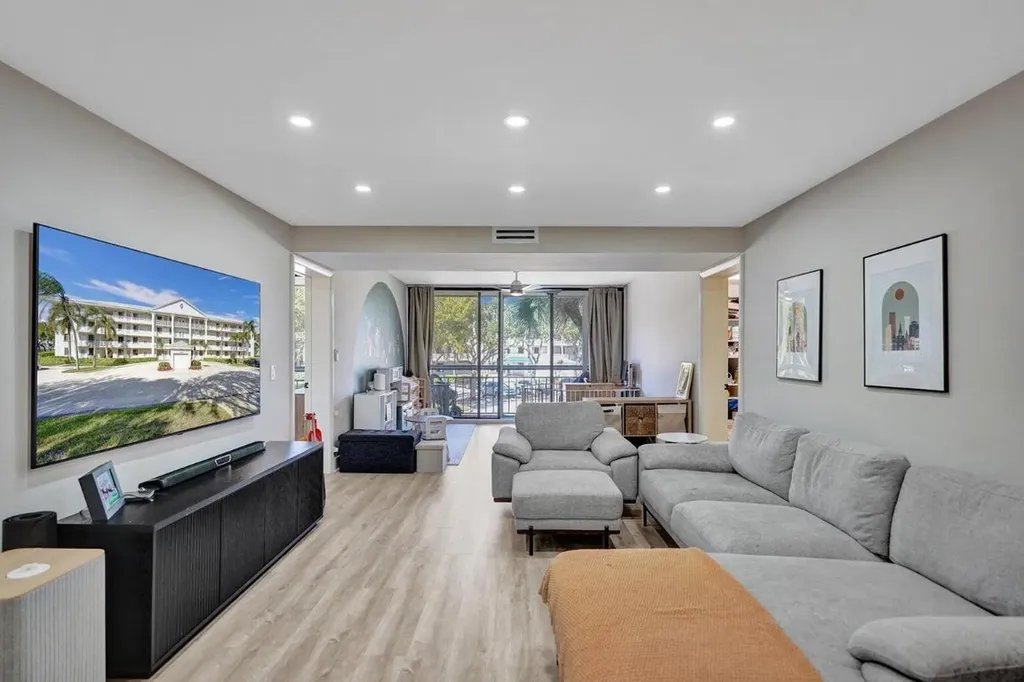 6193 Balboa Circle Boca Raton FL 33433